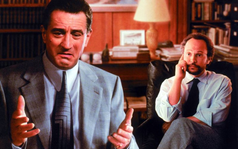 Будьте более внимательным к своим поступкам Так просто провести весь день на автопилоте, механически выполняя большую часть действий. Почему вы кладете именно две ложки сахара в кофе? Или зачем вы покупаете безделушки, которые теперь пылятся на полке? Не задумывались об этом, правда? Так начните ловить себя на автоматических поступках и анализируйте, почему вы поступили именно так, а не иначе. Таким образом, вы повышаете свою способность концентрироваться.