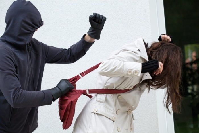 Как обезопасить себя от грабежей и разбоев, как отбиться в подъезде Как обезопасить себя от грабежей и разбоев, как отбиться в подъезде