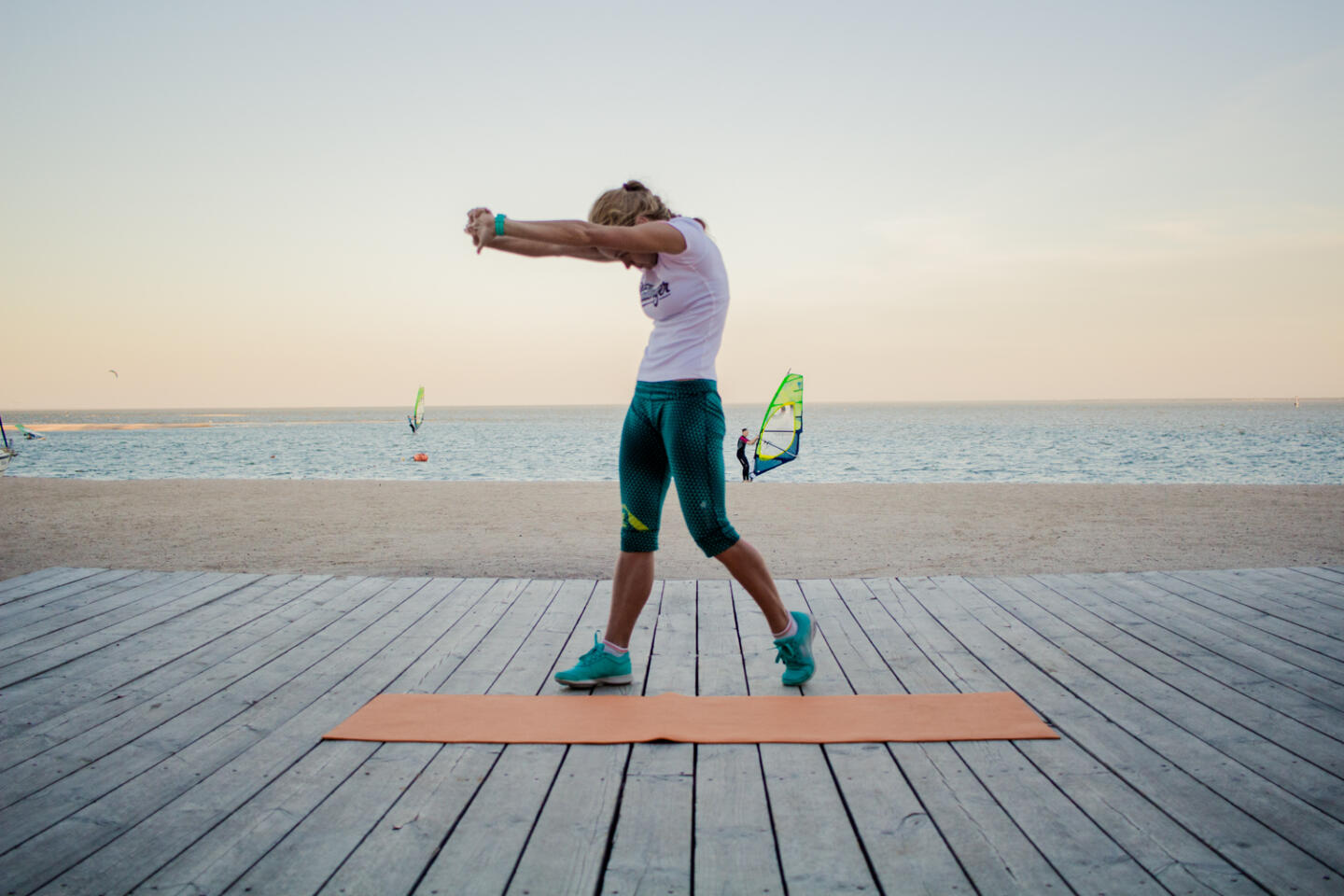 С чего начать утро: упражнения, которые разомнут ваши косточки. Изображение номер 3 С чего начать утро: упражнения, которые разомнут ваши косточки. Изображение номер 3