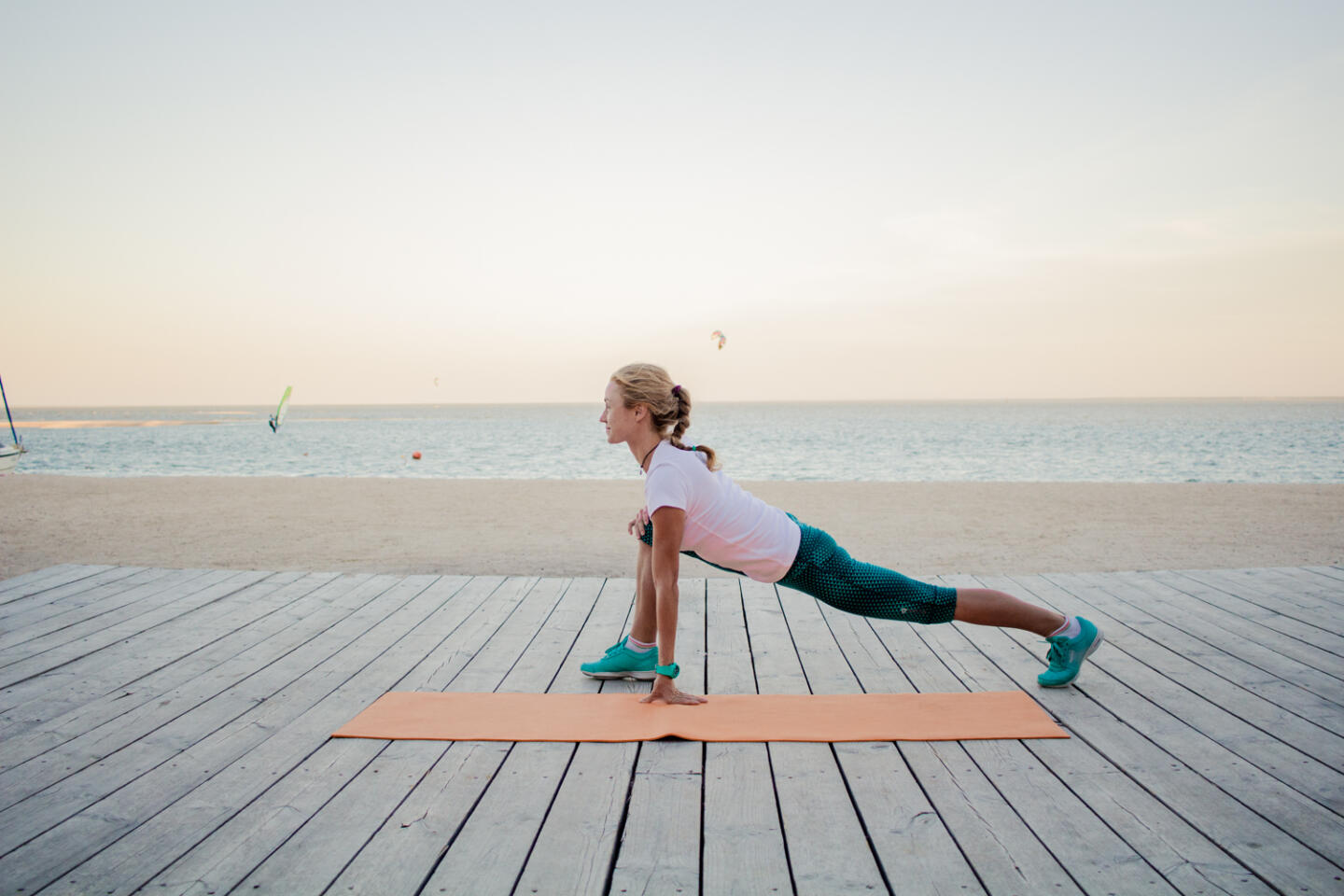 С чего начать утро: упражнения, которые разомнут ваши косточки. Изображение номер 17 С чего начать утро: упражнения, которые разомнут ваши косточки. Изображение номер 17