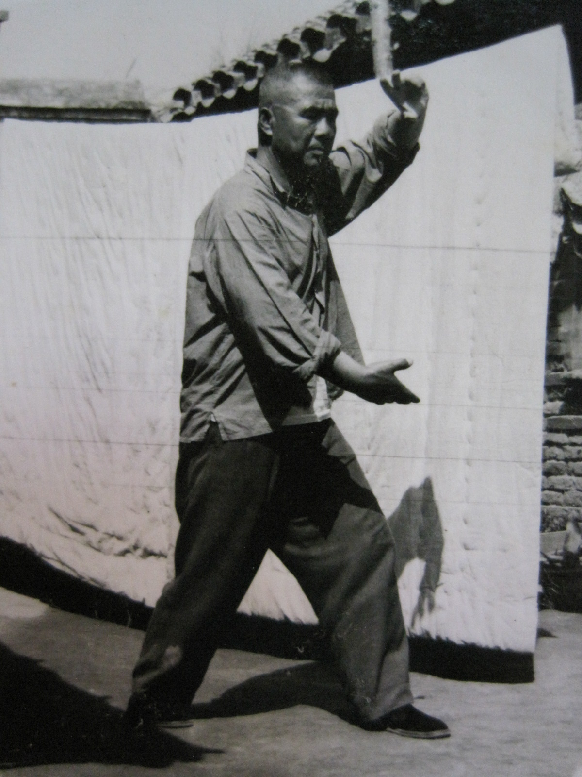 Кто основал Багуачжан, чем знаменито боевое искусства, какое оружие используется мастерами Кто основал Багуачжан, чем знаменито боевое искусства, какое оружие используется мастерами