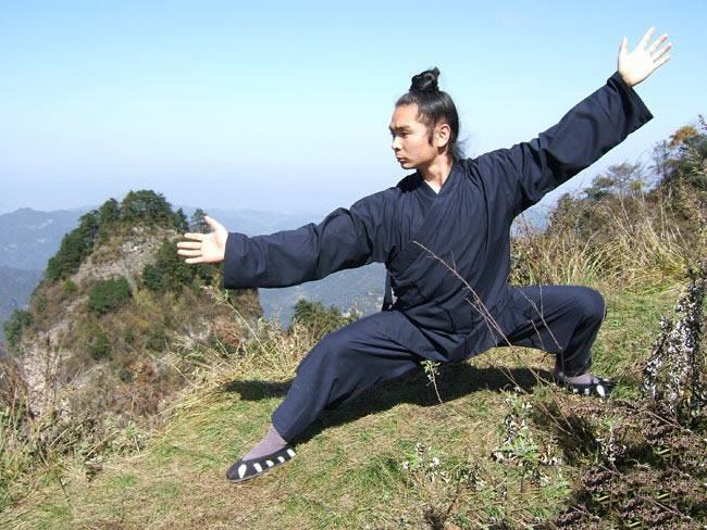 Кто основал Багуачжан, чем знаменито боевое искусства, какое оружие используется мастерами Кто основал Багуачжан, чем знаменито боевое искусства, какое оружие используется мастерами