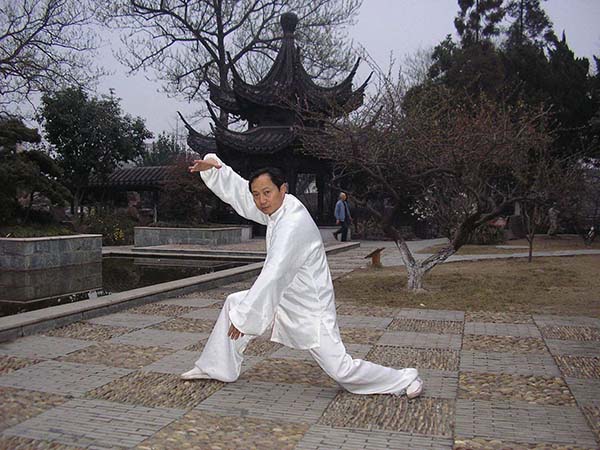 Кто основал Багуачжан, чем знаменито боевое искусства, какое оружие используется мастерами Кто основал Багуачжан, чем знаменито боевое искусства, какое оружие используется мастерами